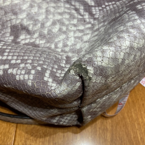 Michael Kors Snake skinned leather tote - Picture 9 of 10